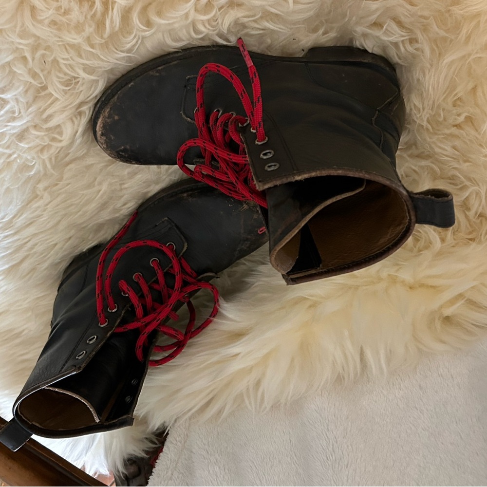 FRYE AND CO. Black Leather Combat Boots with Red Laces - Picture 3 of 8